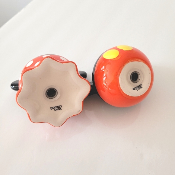 DISNEY Mickey & Minnie Mouse Ceramic Salt & Pepper Shaker - Picture 2 of 11